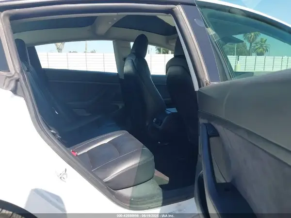 5YJ3E1EA9MF929942 2021 TESLA MODEL 3 - Image 8