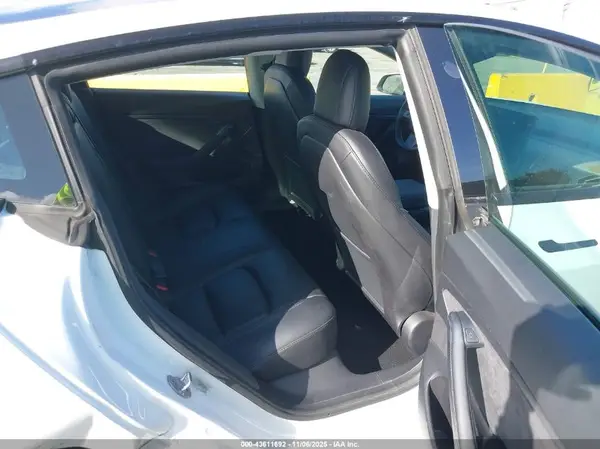 5YJ3E1EA9MF930461 2021 TESLA MODEL 3 - Image 8