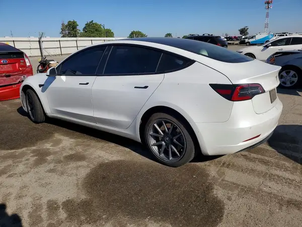 5YJ3E1EA9MF938818 2021 TESLA MODEL 3 - Image 2
