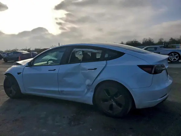 5YJ3E1EA9MF940343 2021 TESLA MODEL 3 - Image 2