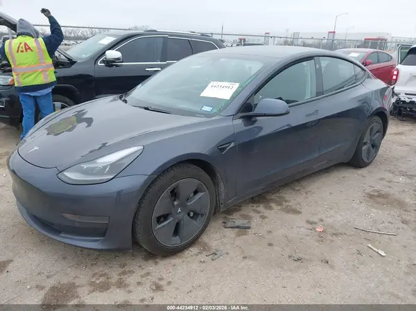 5YJ3E1EA9MF985380 2021 TESLA MODEL 3 - Image 2