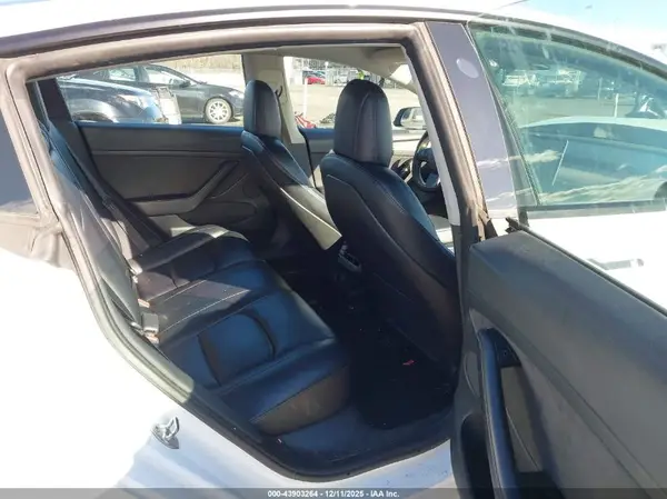 5YJ3E1EA9NF102671 2022 TESLA MODEL 3 - Image 8