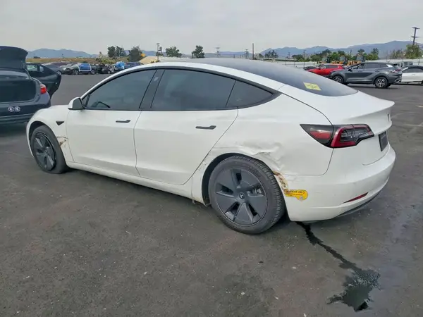 5YJ3E1EA9NF110186 2022 TESLA MODEL 3 - Image 2