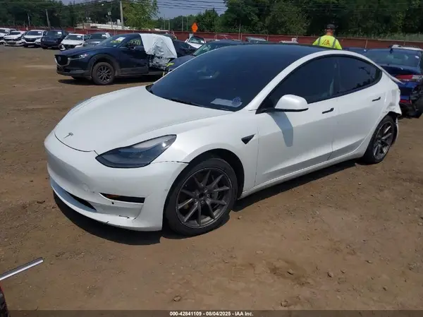5YJ3E1EA9NF122211 2022 TESLA MODEL 3 - Image 2
