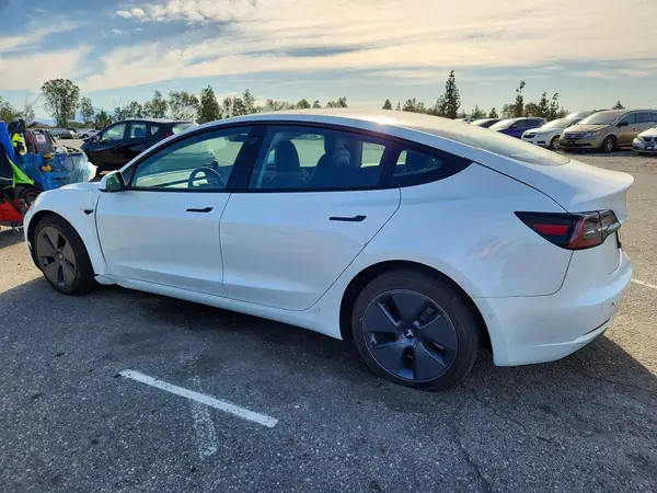 5YJ3E1EA9NF157153 2022 TESLA MODEL 3 - Image 2
