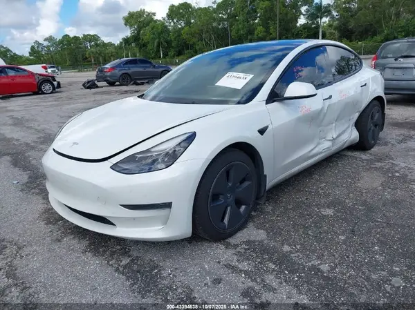 5YJ3E1EA9NF168086 2022 TESLA MODEL 3 - Image 2