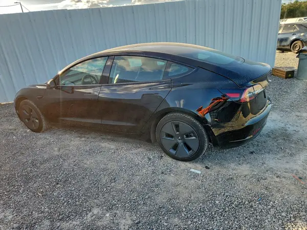 5YJ3E1EA9NF188256 2022 TESLA MODEL 3 - Image 2