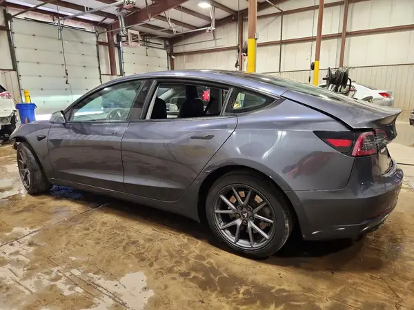 5YJ3E1EA9NF188743 2022 TESLA MODEL 3 - Image 2