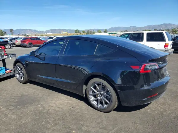 5YJ3E1EA9NF199810 2022 TESLA MODEL 3 - Image 2