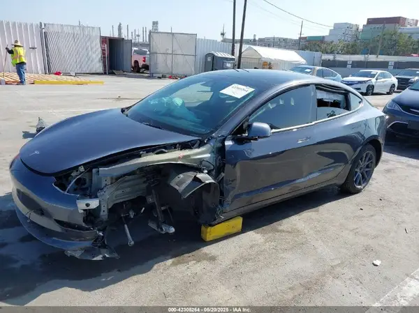 5YJ3E1EA9NF212412 2022 TESLA MODEL 3 - Image 2