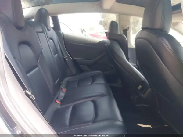5YJ3E1EA9NF231025 2022 TESLA MODEL 3 - Image 8