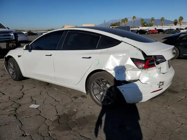 5YJ3E1EA9NF246088 2022 TESLA MODEL 3 - Image 2