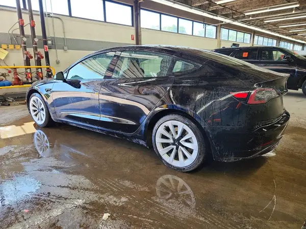 5YJ3E1EA9NF289202 2022 TESLA MODEL 3 - Image 2