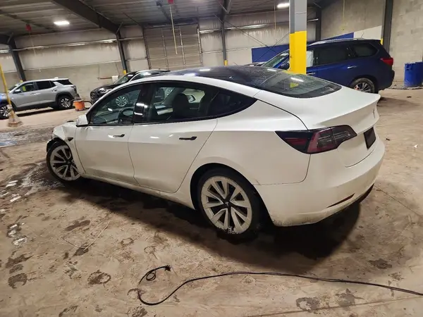 5YJ3E1EA9NF289569 2022 TESLA MODEL 3 - Image 2