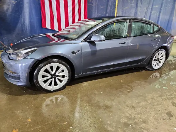 5YJ3E1EA9NF303843 2022 TESLA MODEL 3 - Image 1