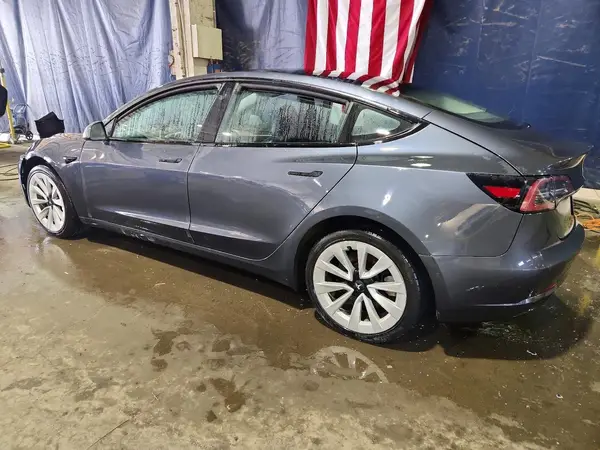 5YJ3E1EA9NF303843 2022 TESLA MODEL 3 - Image 2