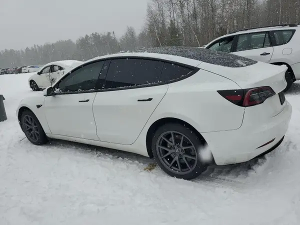 5YJ3E1EA9NF305995 2022 TESLA MODEL 3 - Image 2