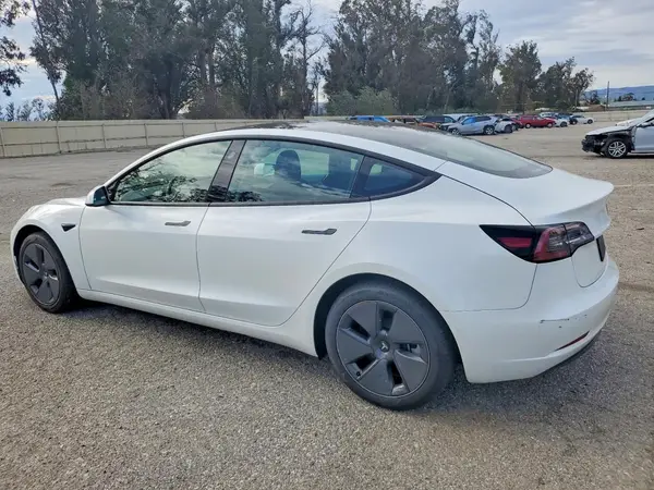 5YJ3E1EA9NF320075 2022 TESLA MODEL 3 - Image 2