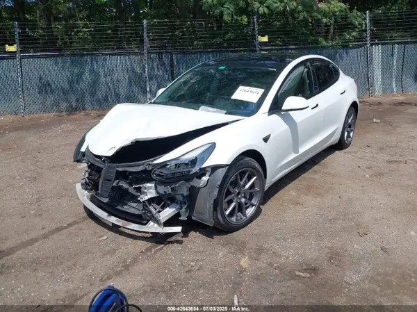 5YJ3E1EA9NF321212 2022 TESLA MODEL 3 - Image 2