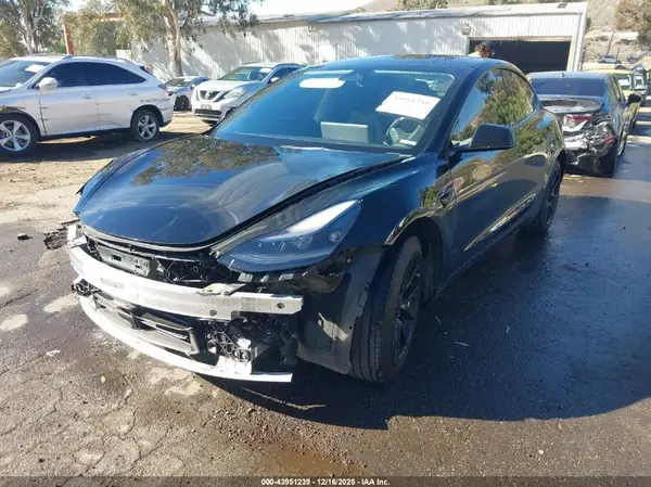 5YJ3E1EA9NF323462 2022 TESLA MODEL 3 - Image 2