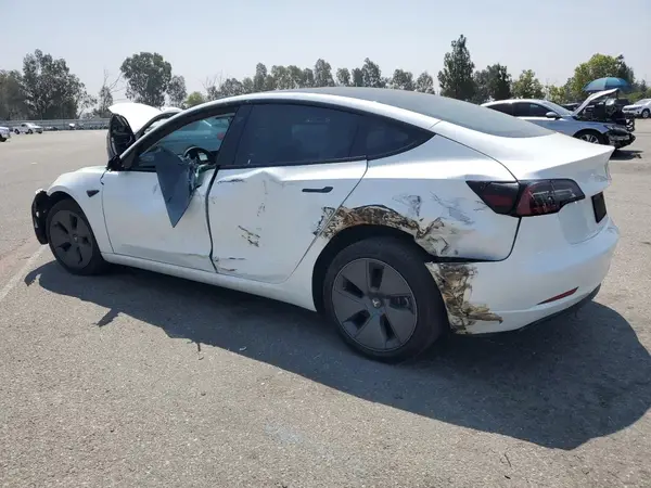 5YJ3E1EA9NF329228 2022 TESLA MODEL 3 - Image 2