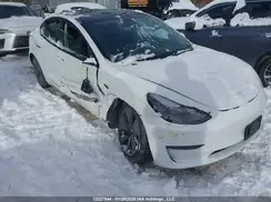 5YJ3E1EA9NF338978 2022 TESLA MODEL 3
