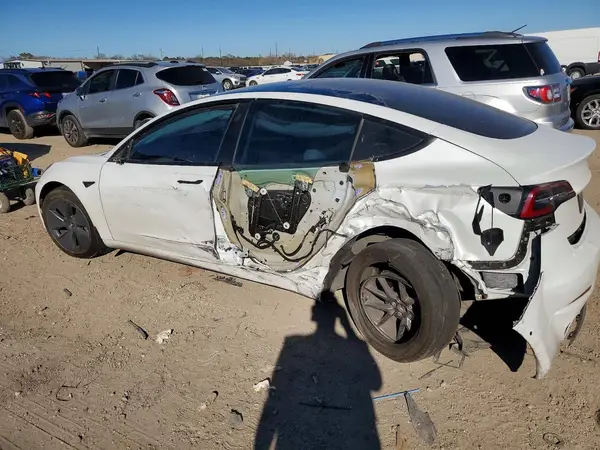 5YJ3E1EA9NF355098 2022 TESLA MODEL 3 - Image 2
