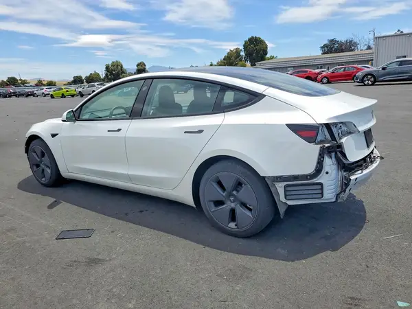 5YJ3E1EA9NF358731 2022 TESLA MODEL 3 - Image 2