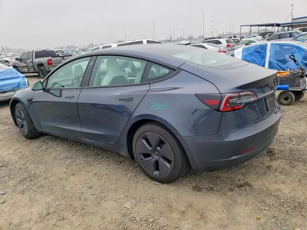 5YJ3E1EA9NF360172 2022 TESLA MODEL 3 - Image 2