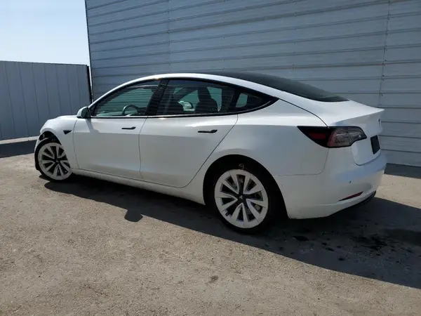 5YJ3E1EA9NF368711 2022 TESLA MODEL 3 - Image 2