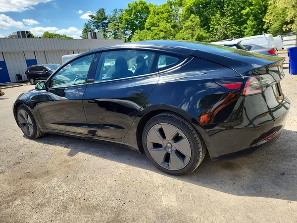 5YJ3E1EA9NF369972 2022 TESLA MODEL 3 - Image 2