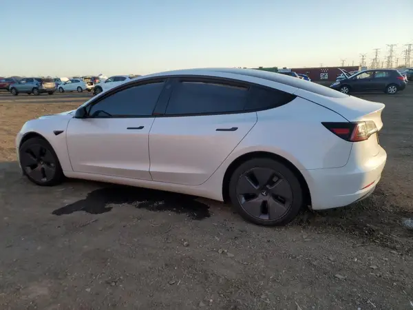5YJ3E1EA9NF370085 2022 TESLA MODEL 3 - Image 2