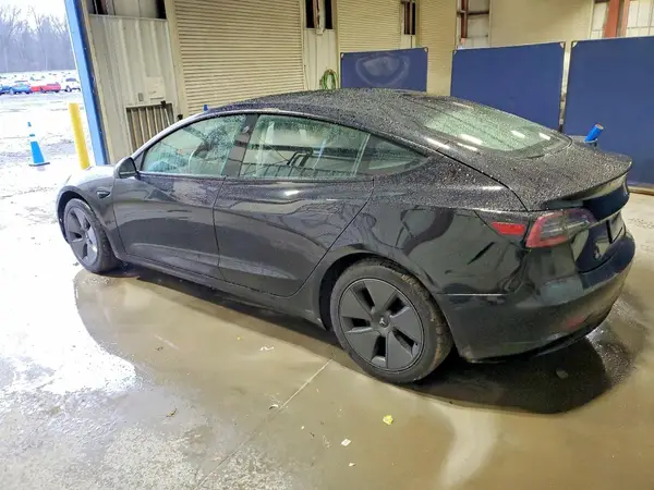 5YJ3E1EA9NF370216 2022 TESLA MODEL 3 - Image 2