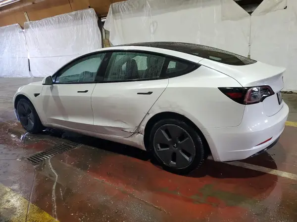 5YJ3E1EA9NF370748 2022 TESLA MODEL 3 - Image 2