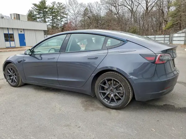 5YJ3E1EA9NF370992 2022 TESLA MODEL 3 - Image 2