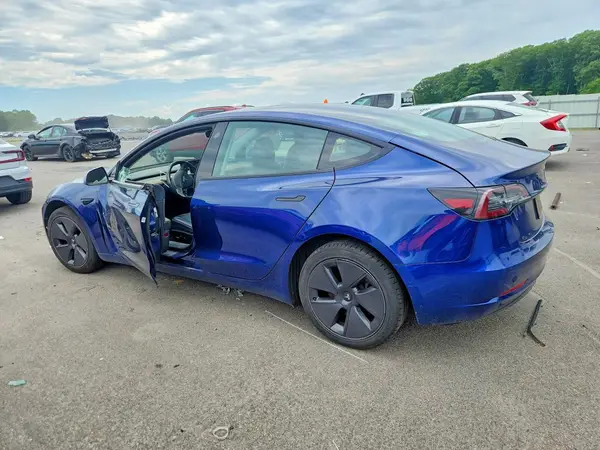 5YJ3E1EA9NF371026 2022 TESLA MODEL 3 - Image 2
