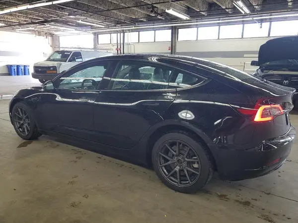 5YJ3E1EA9NF372001 2022 TESLA MODEL 3 - Image 2