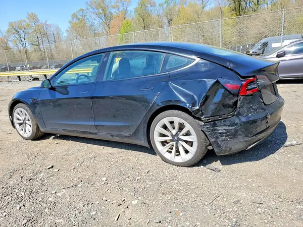 5YJ3E1EA9NF372063 2022 TESLA MODEL 3 - Image 2