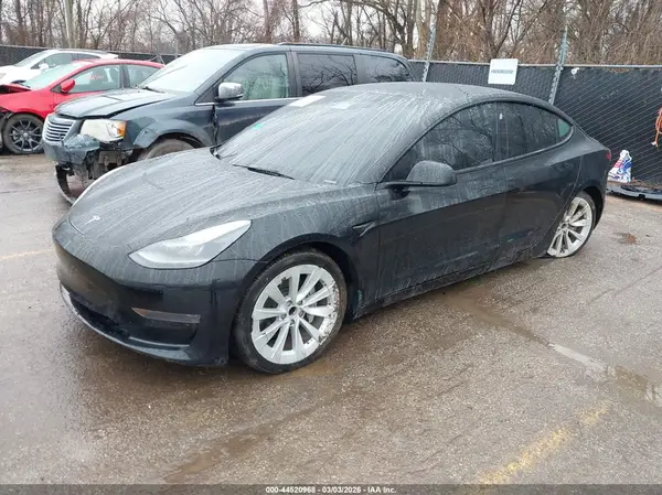 5YJ3E1EA9NF372435 2022 TESLA MODEL 3 - Image 2