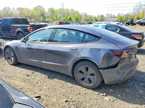 5YJ3E1EA9NF372497 2022 TESLA MODEL 3 - Image 2