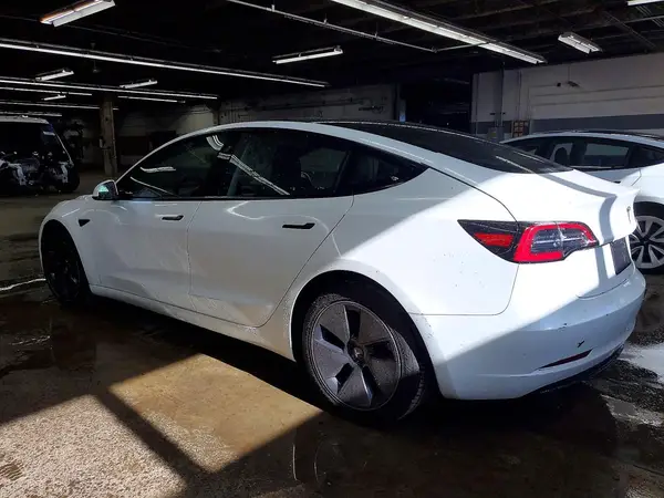 5YJ3E1EA9NF372564 2022 TESLA MODEL 3 - Image 2