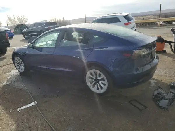 5YJ3E1EA9NF372628 2022 TESLA MODEL 3 - Image 2