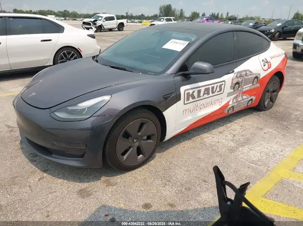 5YJ3E1EA9PF400947 2023 TESLA MODEL 3 - Image 2