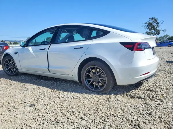 5YJ3E1EA9PF403024 2023 TESLA MODEL 3 - Image 2