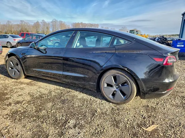 5YJ3E1EA9PF406361 2023 TESLA MODEL 3 - Image 2