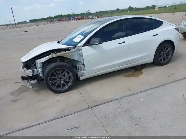 5YJ3E1EA9PF430613 2023 TESLA MODEL 3 - Image 2