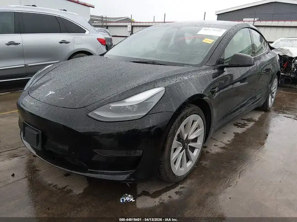 5YJ3E1EA9PF431888 2023 TESLA MODEL 3 - Image 2