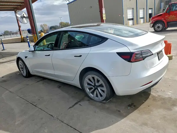 5YJ3E1EA9PF435293 2023 TESLA MODEL 3 - Image 2