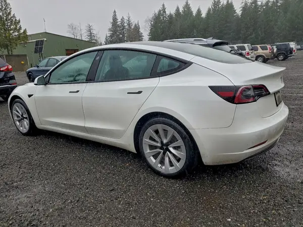 5YJ3E1EA9PF436797 2023 TESLA MODEL 3 - Image 2