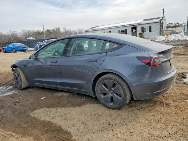 5YJ3E1EA9PF437089 2023 TESLA MODEL 3 - Image 2